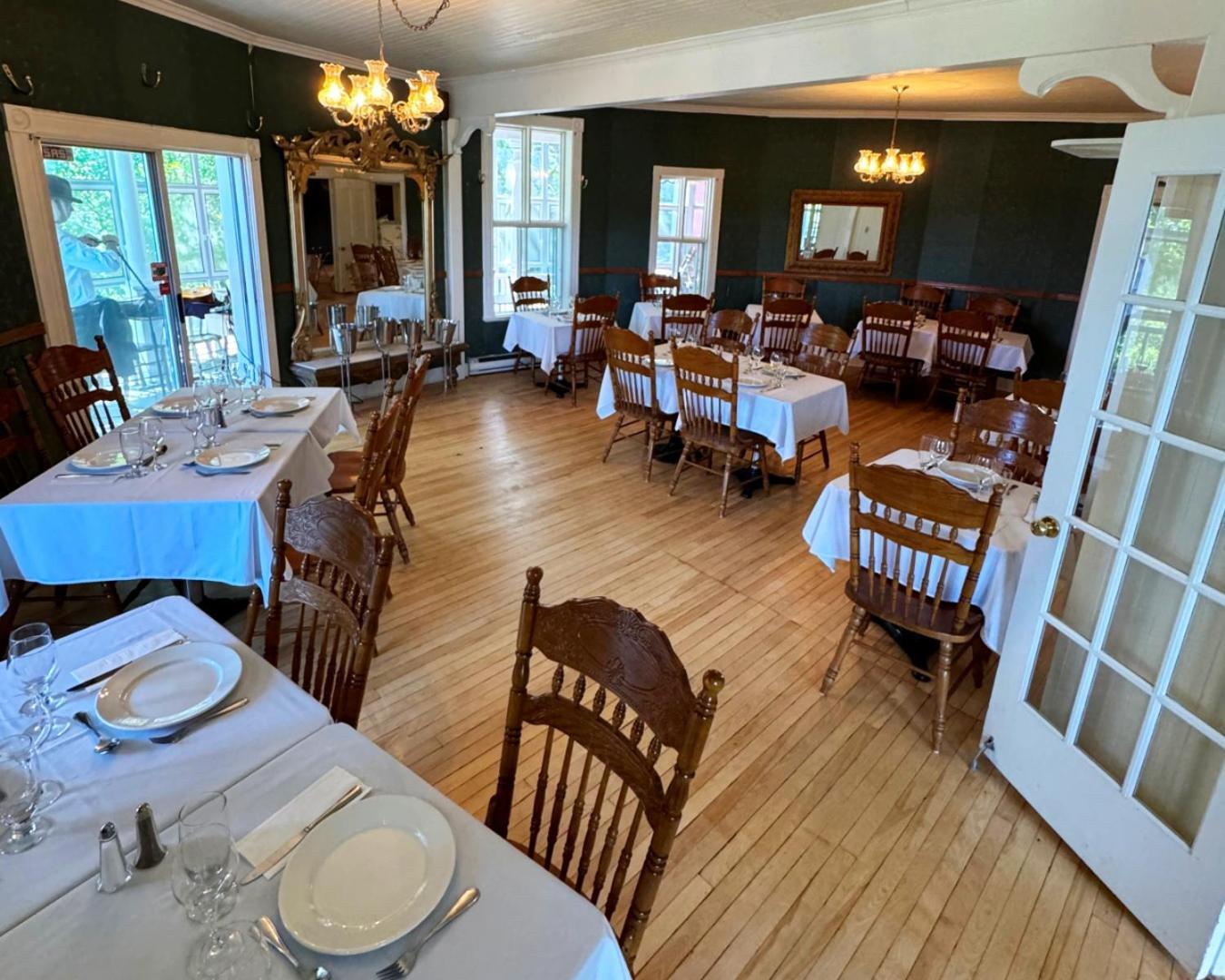 Auberge De La Tour Du Lac Sainte-Agathe-des-Monts Luaran gambar
