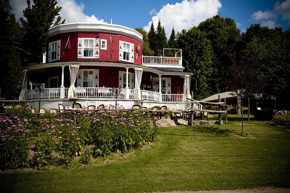 Auberge De La Tour Du Lac Sainte-Agathe-des-Monts Luaran gambar