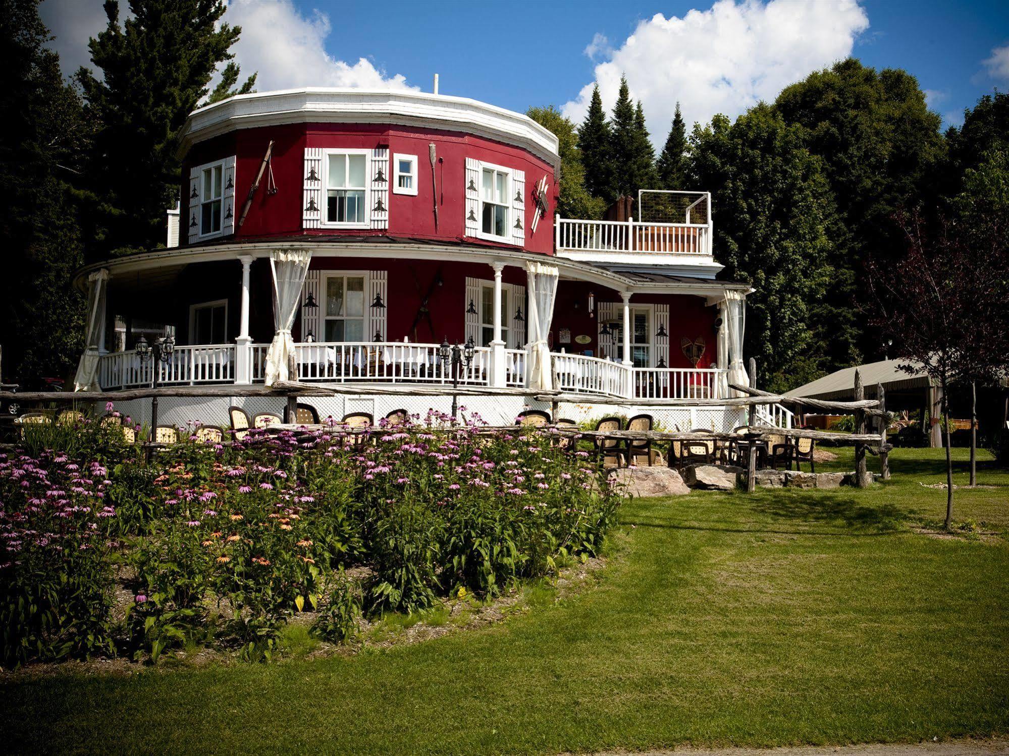 Auberge De La Tour Du Lac Sainte-Agathe-des-Monts Luaran gambar